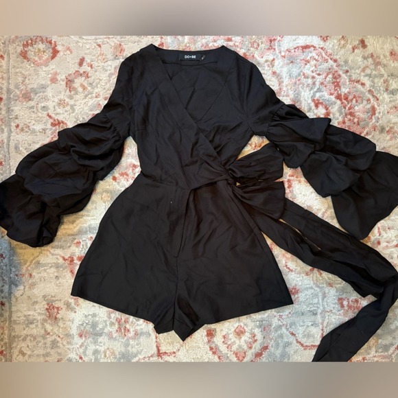 Do+Be black ruffle sleeve romper with shorts - Picture 3 of 7